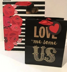 Lot Of 2 Hallmark roses Hearts Gift Bags Valentine's Day - Picture 1 of 7