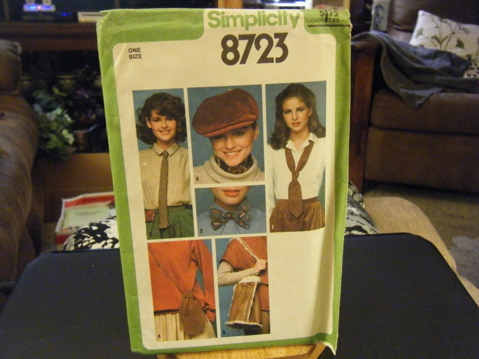 Corbatas, bolsos, sombrero y pajarita Simplicity 8723 Misses patrón Foto 1 de 1