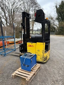 Hamech R515N Electric Reach Forklift - Picture 1 of 8