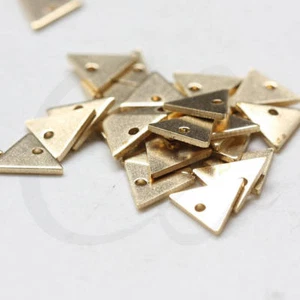 60 Pieces Raw Brass Triangle Charm - 10x1mm (CW-3771C-J-280X) - Bild 1 von 1