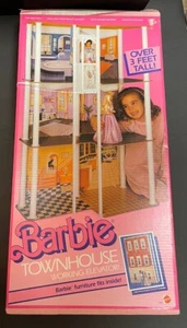 VINTAGE MATTEL BARBIE 3 STORY TOWNHOUSE # 7825 IN ORIGINAL BOX No Polos - Picture 1 of 19