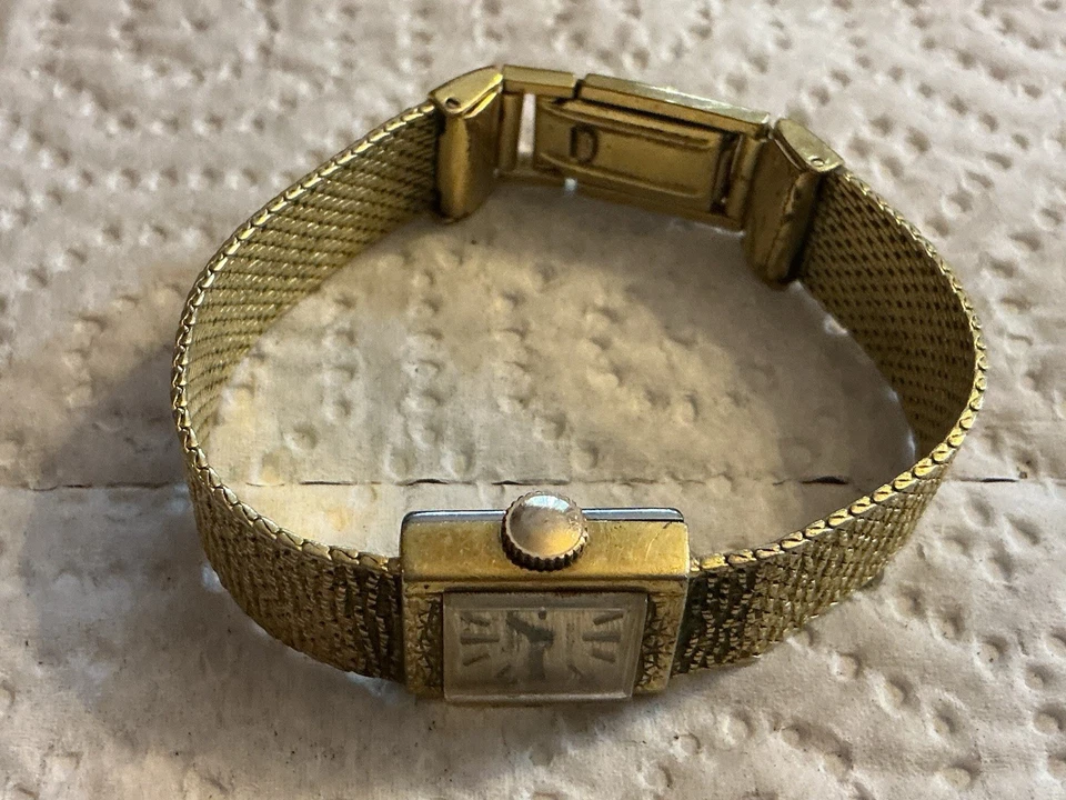 Reloj De Colección P36 Londor 60 Antichoc Damas Tono Dorado Para Piezas Reparación Restauración Foto 1 de 4