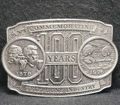 XA07169 VINTAGE 1976 ***100 AÑOS INDUSTRIA TELEFÓNICA*** HEBILLA DE CINTURÓN CONMEMORATIVA Foto 1 de 2