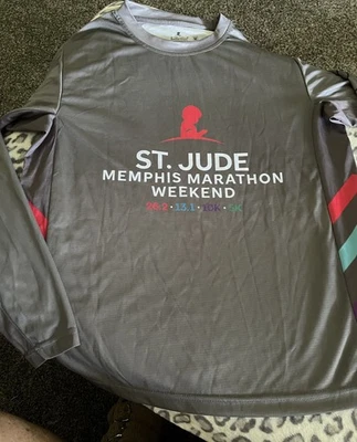 Camisa de correr St Jude’s Marathon 2022 Finisher manga larga.   Talla m Foto 1 de 4
