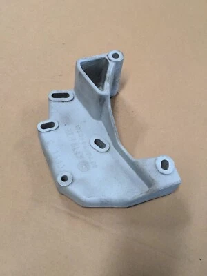 Suporte de montagem alternador Alfa Romeo 164 3.0 alumínio fabricante de equipamento original  - Imagem 1 de 4