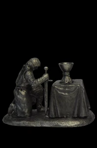 Toy lead soldier.Knight praying at the grail,gift,decor,handmade - Picture 1 of 3