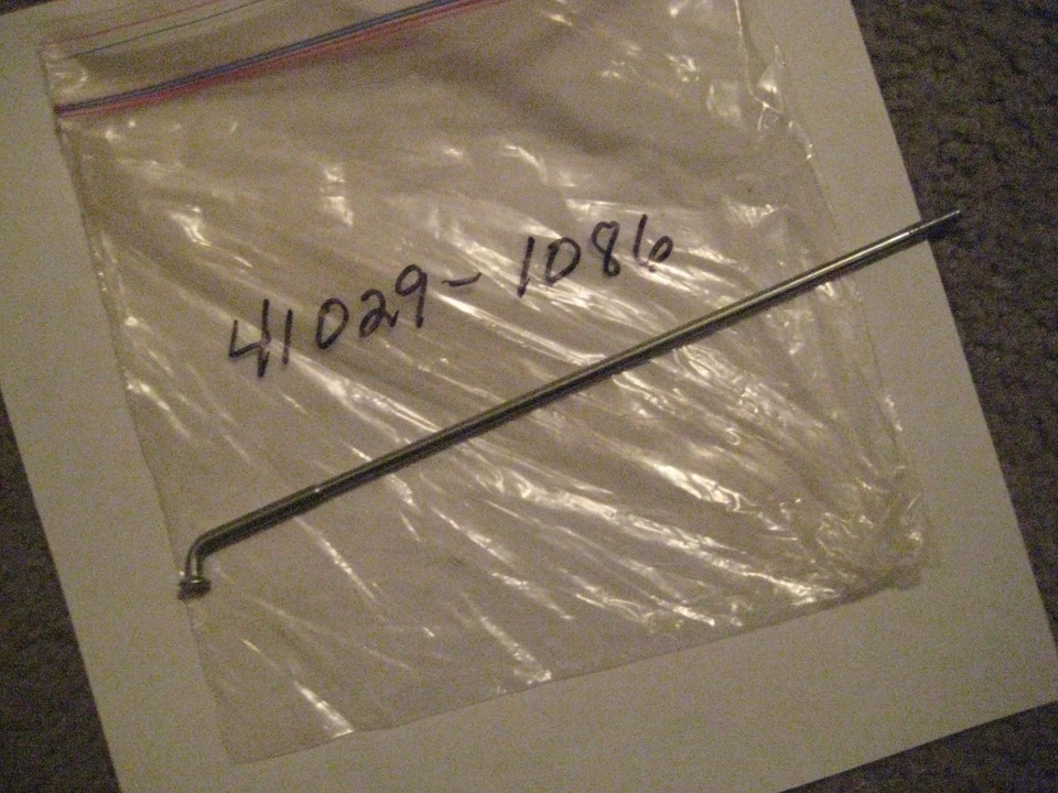 RUEDA TRASERA DERECHA KAWASAKI KX500/KX250/KDX250 RADIOS INTERIORES ¡NOS! Foto 1 de 1