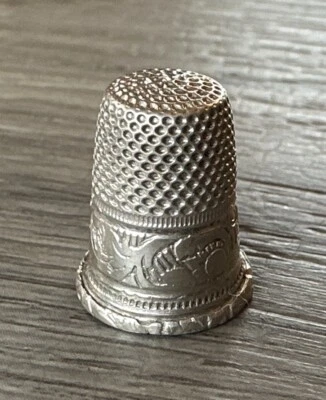 Superbe Dé à coudre ancien Pour Enfant - argent massif - Photo 1/4