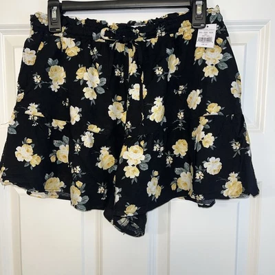 Hollister Womens Large Black Floral Ultra High Rise Pull-On Short Skirt NWT - Image 1 of 4