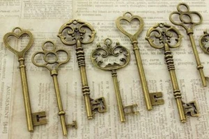 9Pcs Large Antique Vintage Old Brass Skeleton Keys Lot Cabinet Lock Necklace USA - Picture 1 of 8