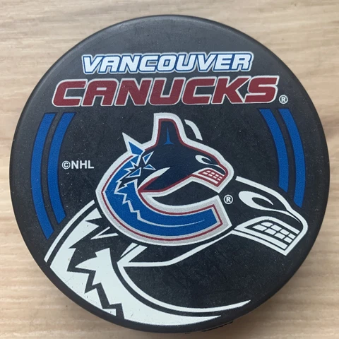 VANCOUVER CANUCKS NHL HOCKEY PUCK InGlasCo Shadow Series Made in Slovakia Cover