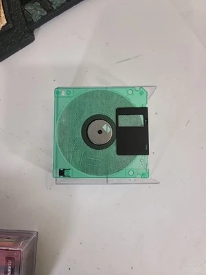 Vintage Green 3.5" Floppy Diskette Mini Disc Data Storage Retro Computer - Изображение 1 из 3