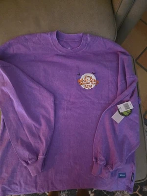 CAMISA WALT DISNEY 2025 FIESTA HALLOWEEN NO TAN ATERRADORA - BRILLA EN LA OSCURIDAD Foto 1 de 4