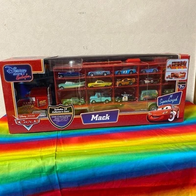 Juego de remolque Mack/Cars Cars Store Disney Foto 1 de 4