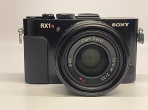 Sony DSC-RX1R 24.3MP Full-Frame Digital Camera Carl Zeiss Sonnar T*35mm f/2 Lens - Picture 1 of 14