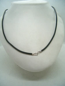 Ras-Du-Cou En Caoutchouc Et or Blanc 18 De Qualité KT (750) - Collier Long - Picture 1 of 5