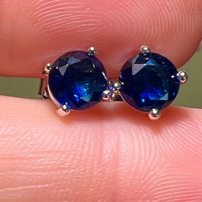 Обручальные серьги-гвоздики круглой огранки с натуральным синим сапфиром 4,00 карата 950 платина - Изображение 1 из 4