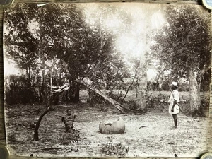 Madagascar, Ambodisiny, vase sacré, photo fin xixème - Picture 1 of 7