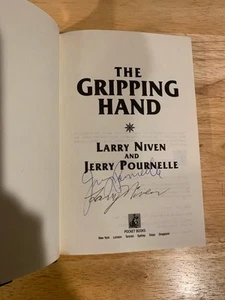 SIGNED x2 The Gripping Hand by Larry Niven & Jerry Pournelle 1993 HC BC 1/1 - Picture 1 of 8