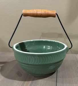 Wind & Willow Bowl Hunter Green Impressed Weave Pottery Crock Wood Handle 16 oz - Picture 1 of 4