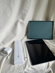 Apple iPad 6th Generation 32GB Wi-Fi 1st Gen Apple Pencil and Case Bundle - Picture 1 of 11