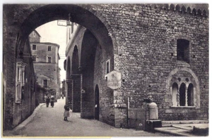 Piglio - Porta Maggiore - con franc. da 30 c. del 1° Salone Aer. Internaz.- 1936 - Foto 1 di 2