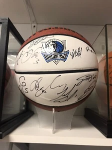 2016 DALLAS MAVERICKS TEAM Autographed Basketball JSA LOA Over 18 Signatures - Picture 1 of 2