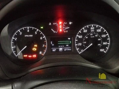 Nissan Sentra 2015 velocímetro cuadro de instrumentos indicadores Foto 1 de 4