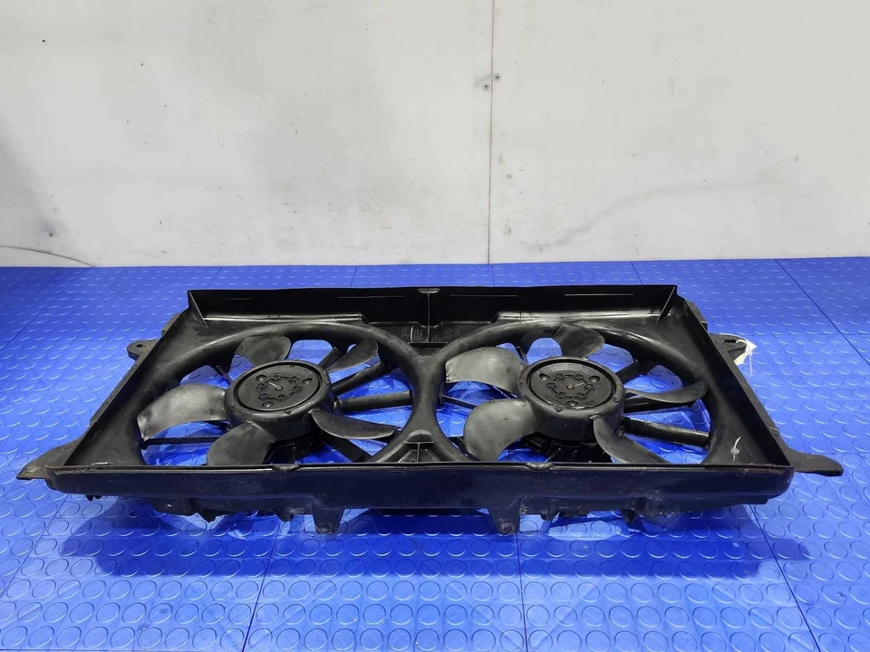 Conjunto de ventilador de refrigeración del motor Chevrolet Silverado 1500 14-18 original OEM Foto 1 de 4