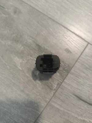 Interruptor de liberación de la tapa del maletero Chevrolet Cruze 2016-2019 13416201 Foto 1 de 4