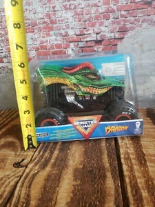 Monster Jam Die Cast Monster Truck - Dragon scala 1/24 di Spin Master (2020) nuovo con scatola - Foto 1 di 8