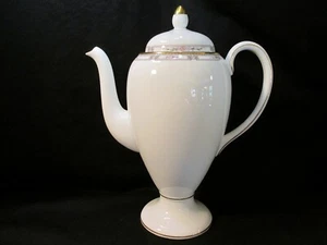 Wedgwood Colchester R4785 Coffee Pot Bone China Made In England - Picture 1 of 3