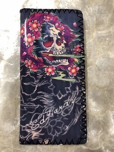 Cartera Unisex Ed Hardy Púrpura Calavera Diseño Tatuaje - Nuevo Stock Antiguo - Imagen 1 de 4
