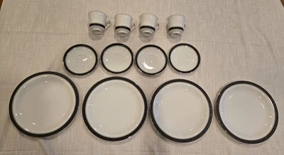 Juego de café y cena vintage Brookwood Midnight Velvet de 12 piezas para 4 Foto 1 de 4