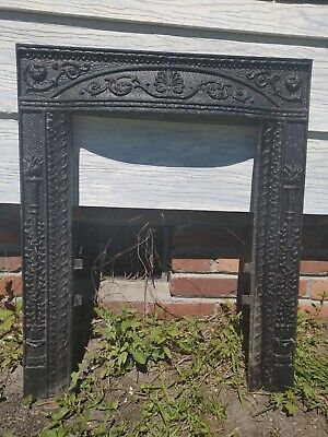 Vintage 1908 Beautifully Detailed Fireplace  Surround. In Excellent Condition • 180$