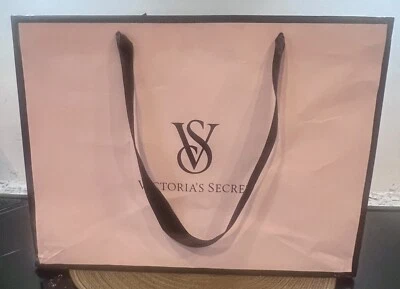 Sacola de compras clássica Victoria's Secret papel rosa 16” X 12” X 6” - Imagem 1 de 4