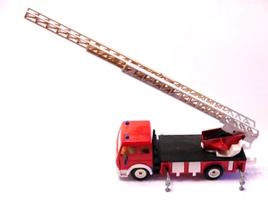 Mercedes MB SK Drehleiter DL 30 FEUERWEHR fire escape, Siku 2819 in 1:55 - Bild 1 von 4