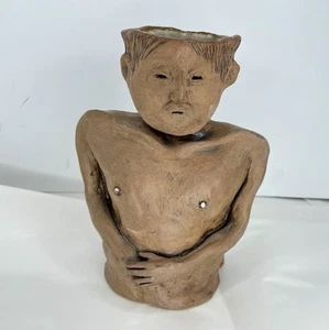 Vaso uomo scolpito a mano in ceramica arte popolare firmato Clements Pottery 2017 - Foto 1 di 8