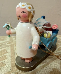 ANTICA REPUBBLICA DEMOCRATICA TEDESCA ANGELO ERZGEBIRGE CON CARRELLO GIOCATTOLI ORNAMENTO CIBO - Foto 1 di 9