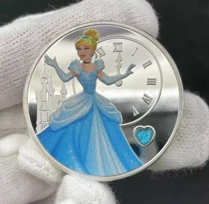 Disney Collective Medallion Coin Jeweled Heart Princesses - Cinderella LE150 - Picture 1 of 4