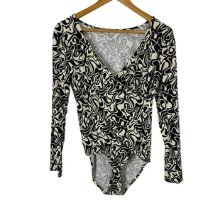 Storq All Access Body Mellow Swirl Abstrakt Wickeloptik Small Schwarz Creme Umstandsmode - Bild 1 von 8