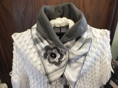 Nuevo calentador de cuello bufanda hecho a mano blanco carbón hecho a mano flor 34x6" suave polar Foto 1 de 2