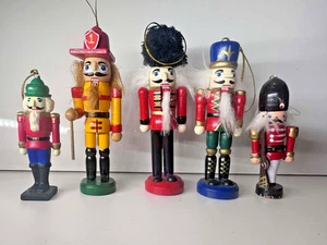 Deko Nussknacker Figuren aus Holz 5er Set - Urlaub Weihnachten Wohndeko - Bild 1 von 4