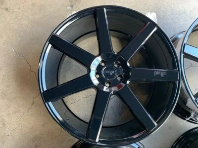 Ruedas de nicho Verona M168 de 20" para Dodge Charger Challenger Magnum Chrysler 300 c Foto 1 de 3