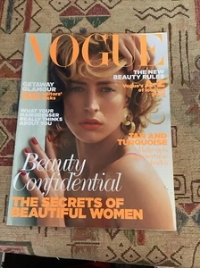 Vogue Magazine Insert 2011 - Foto 1 di 3