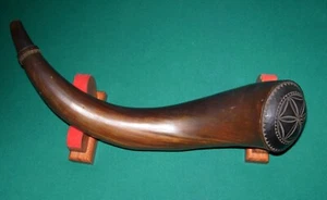 ORIGINAL EARLY ANTIQUE MUSEUM QUALITY MORAVIAN CARVED BUTT AMERICAN POWDER HORN - Picture 1 of 4