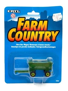 1/64 John Deere Flare Box Wagon - Picture 1 of 1