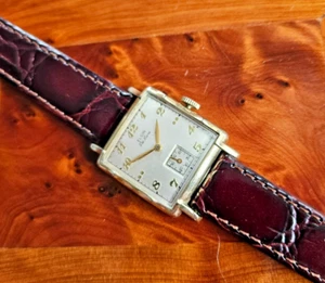 Suberb Elgin vintage wristwatch circa 1940 with fancy scalloped case - Picture 1 of 12