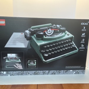 LEGO Ideas Typewriter Building Kit Toy 2079 Pieces (21327).  100% complete 