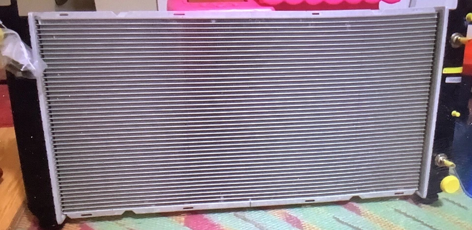 Condensador de aire acondicionado para Chevrolet Silverado 1500 1999-2013 núcleo de aluminio Foto 1 de 1